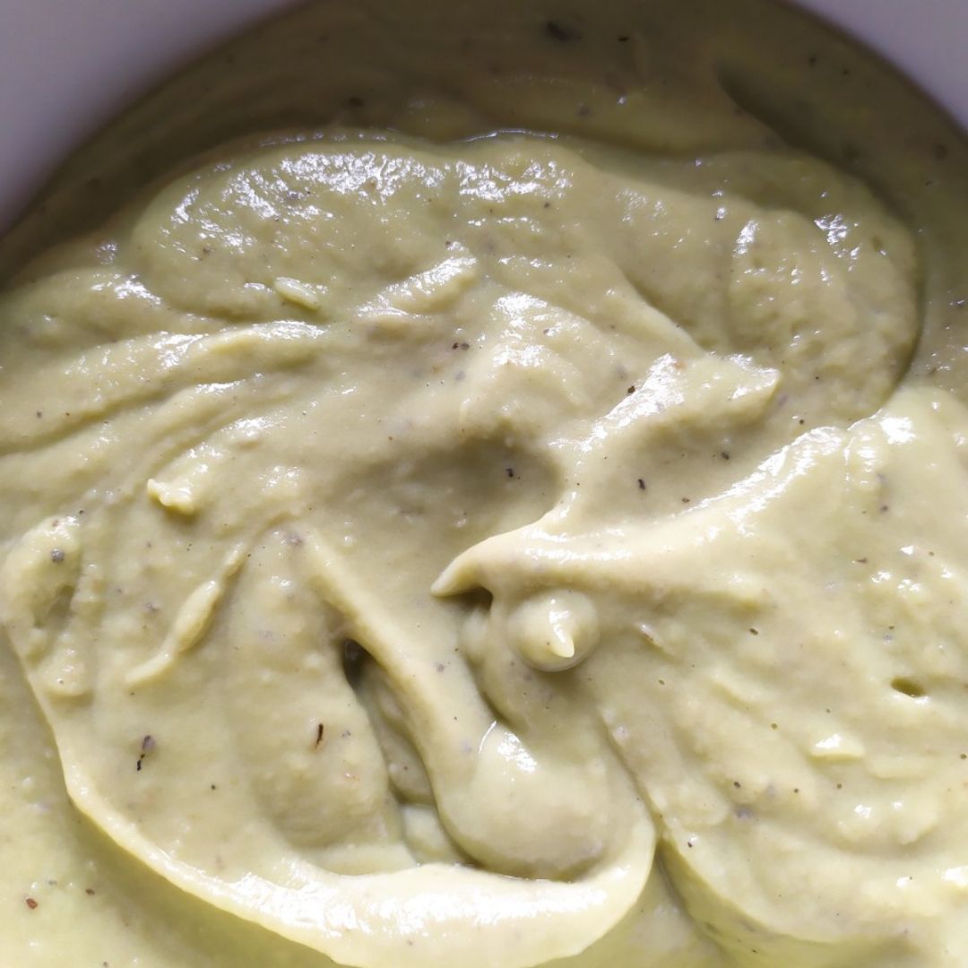 Puré de patata, aguacate y atún