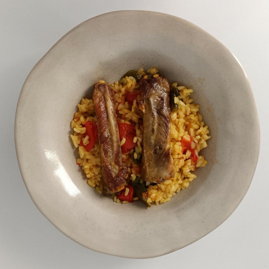 Arroz con costillas y pimientos 