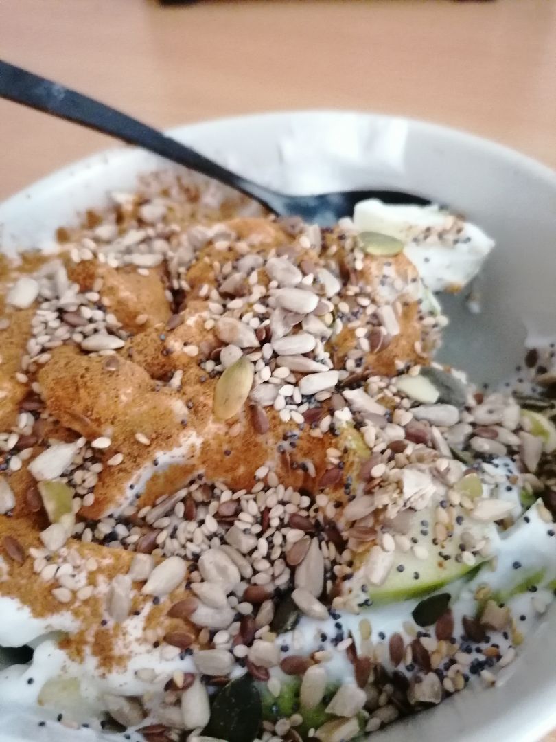 Queso fresco batido 0% con manzana, canela y semillas Queso fresco batido 0% con manzana, canela y semillas
