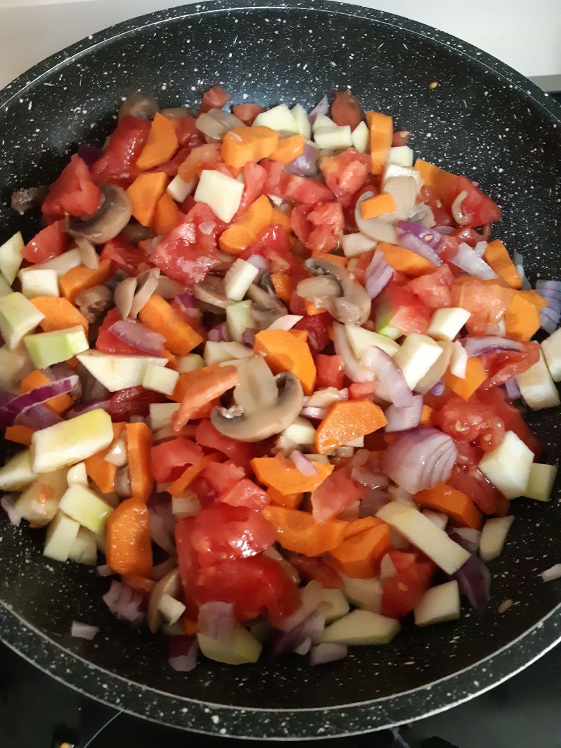 Pasta integral con salsa de verduras y atun Paso 0 Pasta integral con salsa de verduras y atun Paso 0