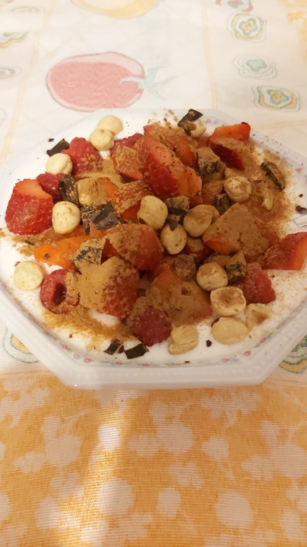 Yogurt con frutas y frutos secos Yogurt con frutas y frutos secos