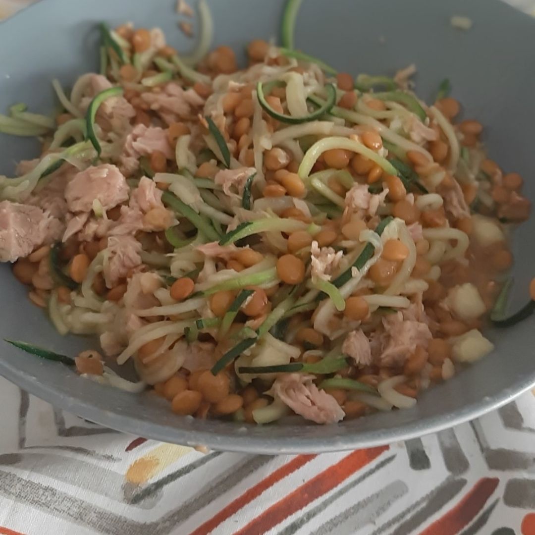 Lentejas con calabacín y atún Lentejas con calabacín y atún