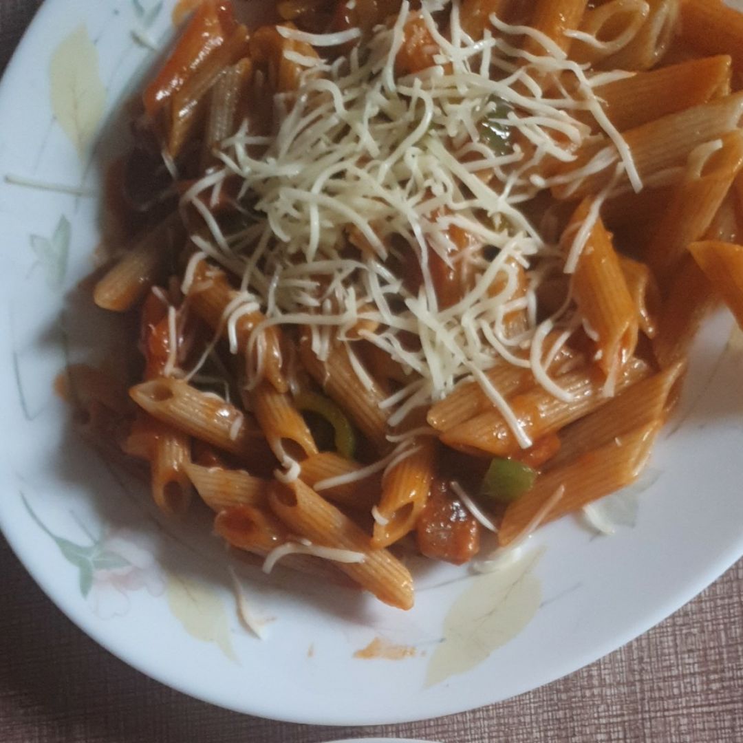 Macarrones con tomate y verduras Macarrones con tomate y verduras