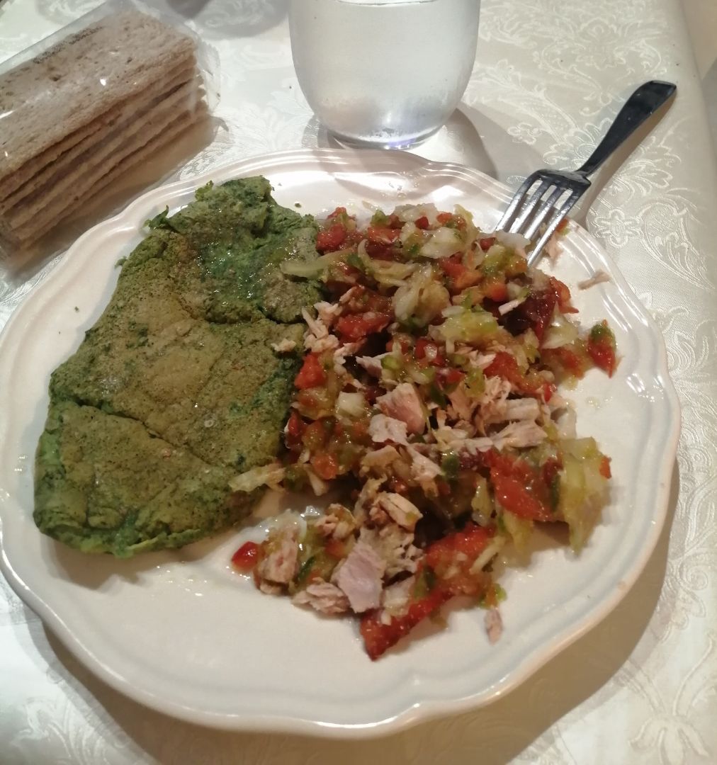 Tortilla de espinacas con atún al natural y vinagreta de pimientos y cebolla #retommft Tortilla de espinacas con atún al natural y vinagreta de pimientos y cebolla #retommft
