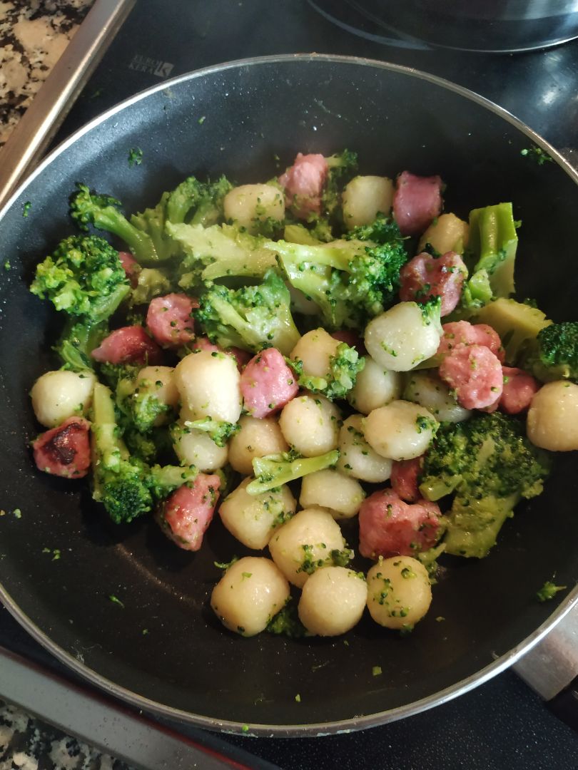 Gnocchi con brócoli y salchichas Paso 3 Gnocchi con brócoli y salchichas Paso 3