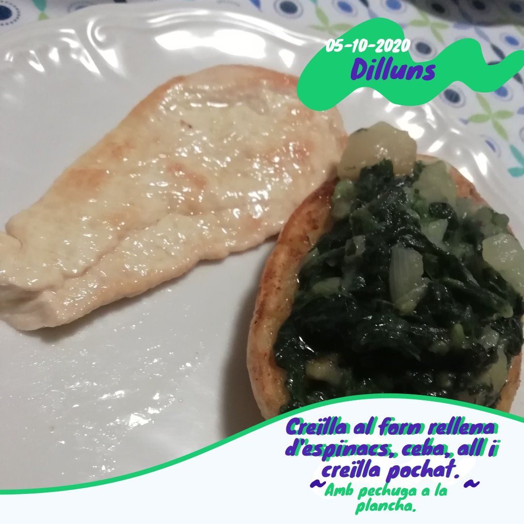 Patata al horno rellena de espinacas, cebolla, ajo y patata pochado. Con pechuga a la plancha. Patata al horno rellena de espinacas, cebolla, ajo y patata pochado. Con pechuga a la plancha.