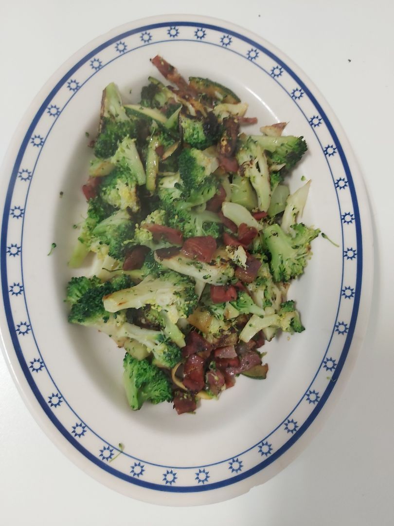 Brócoli  salteado con jamón. 
