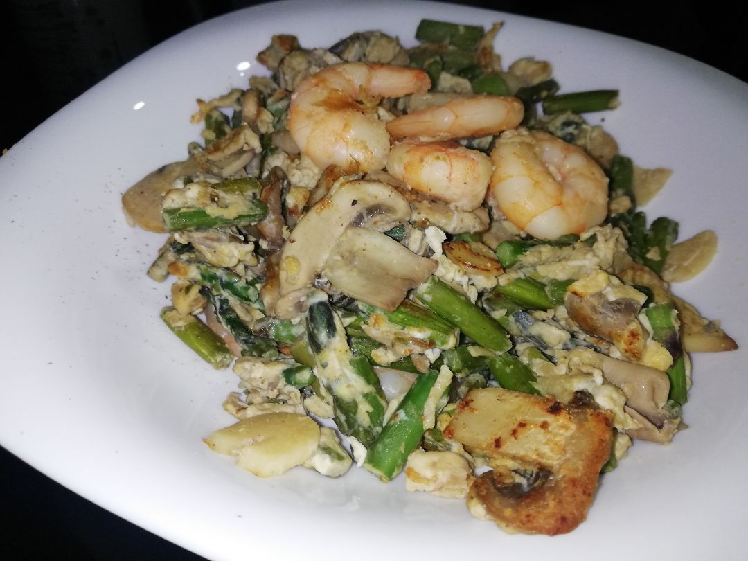 Revuelto de gambas y verduras Revuelto de gambas y verduras