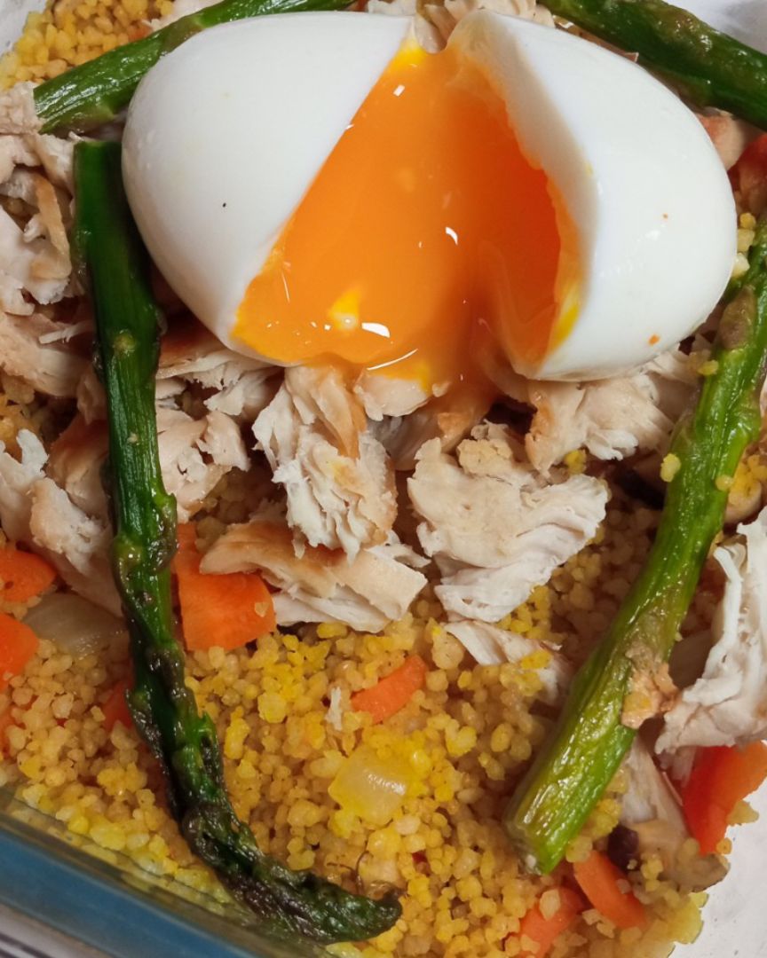 Cuscús con verduras, pollo y huevo 🤤✨ Cuscús con verduras, pollo y huevo 🤤✨