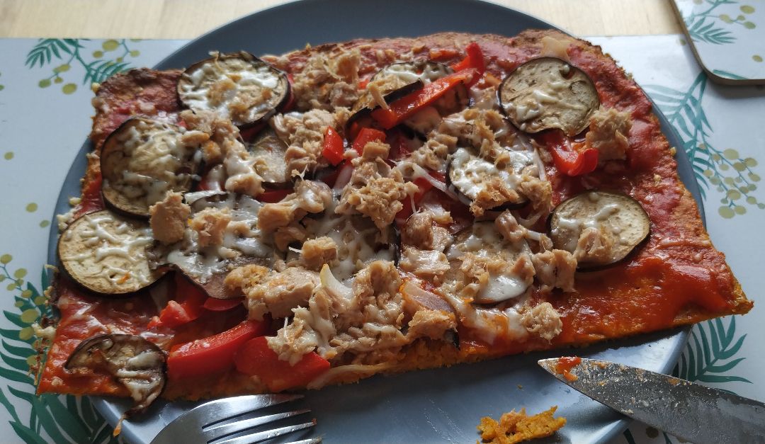 Pizza con masa de zanahoria Pizza con masa de zanahoria