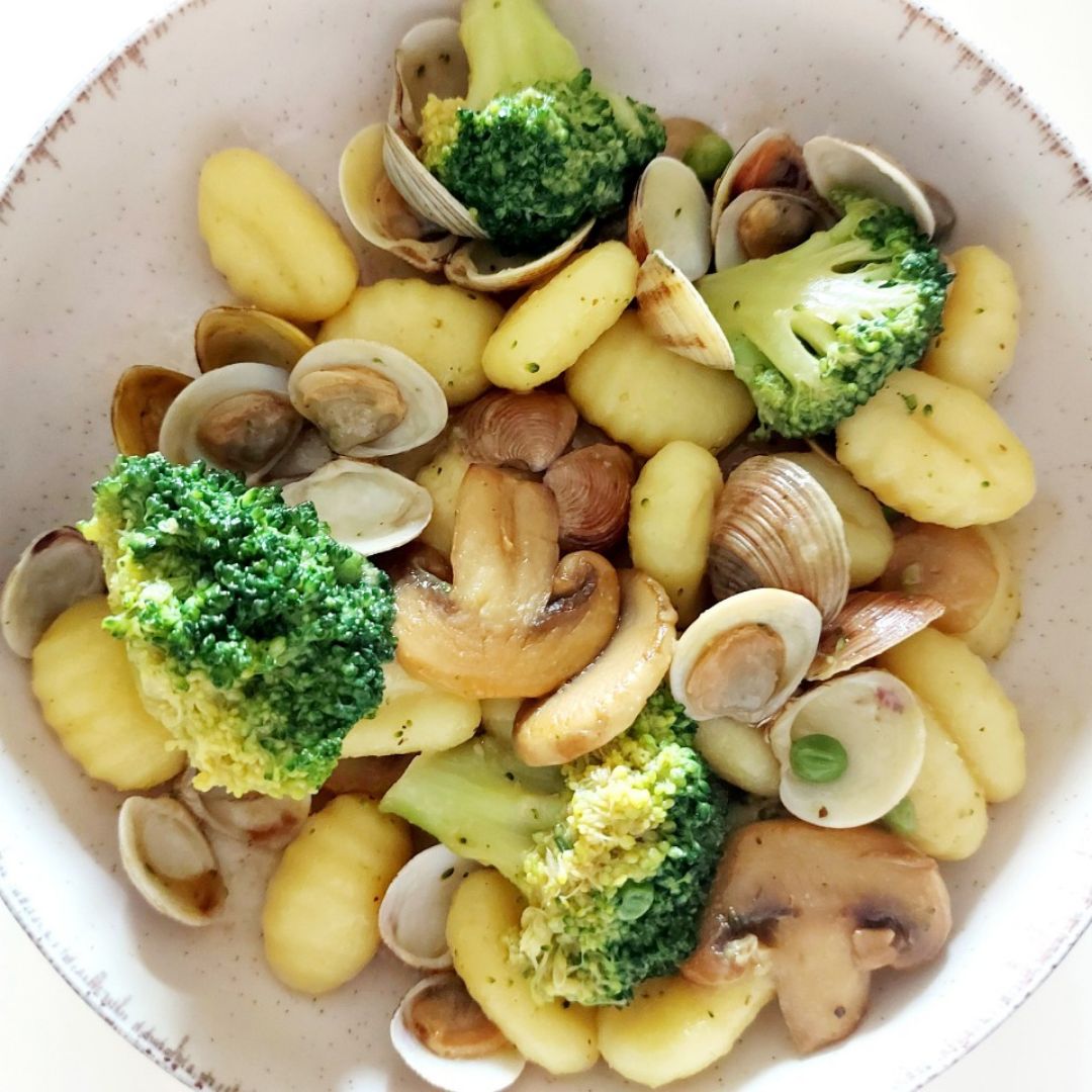 馃Κ馃ウ馃崉Gnocchi con almejas, br贸coli y champi帽ones 馃Κ馃ウ馃崉 馃Κ馃ウ馃崉Gnocchi con almejas, br贸coli y champi帽ones 馃Κ馃ウ馃崉