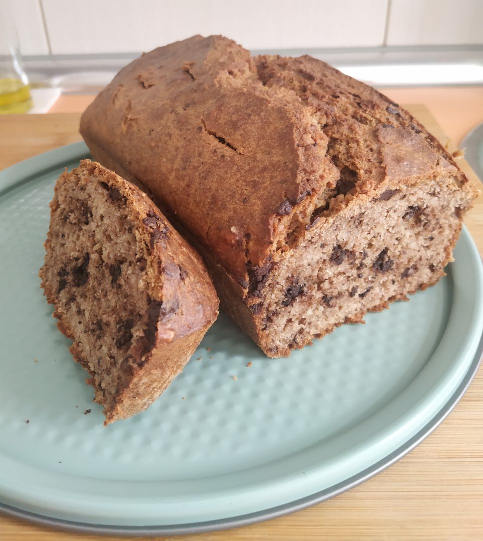 Bizcocho con pepitas de chocolate y nueces Bizcocho con pepitas de chocolate y nueces