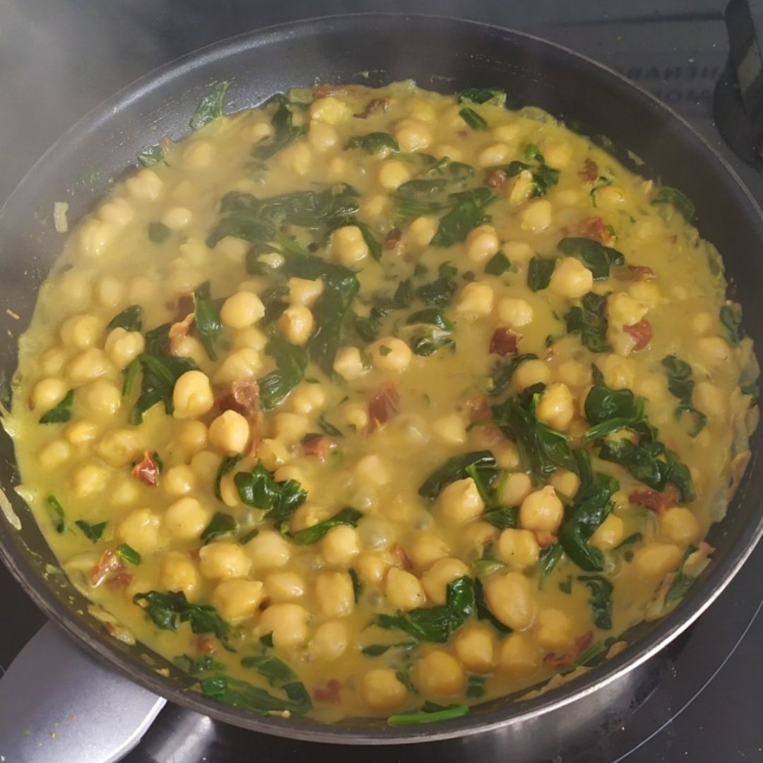 Garbanzos al curry con espinacas