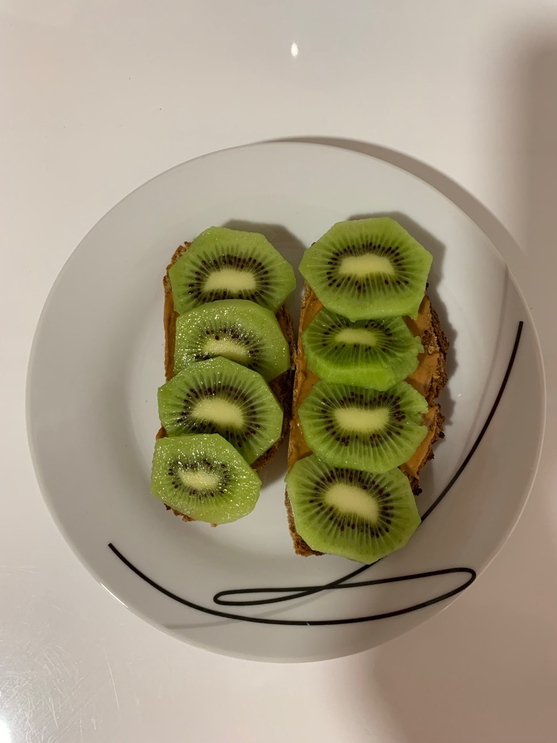 Tostadas de kiwi y cacahuete 