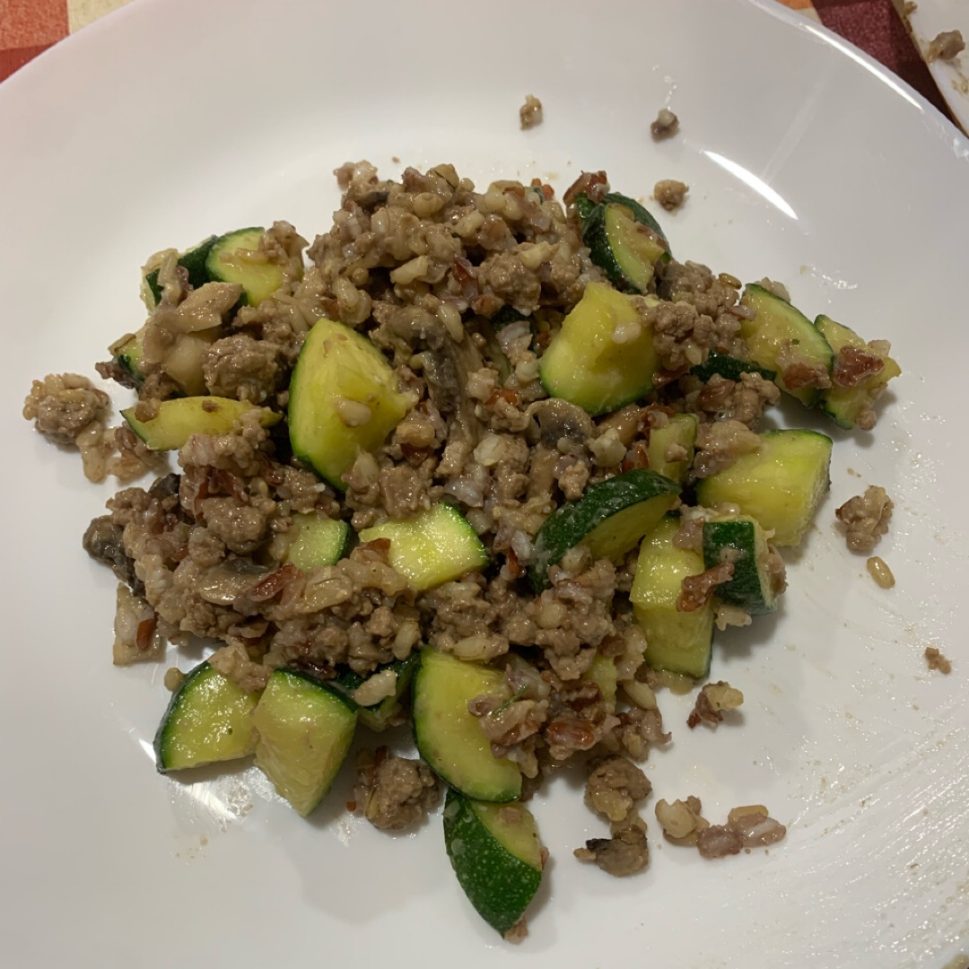 Arroz con carne picada y calabacín 