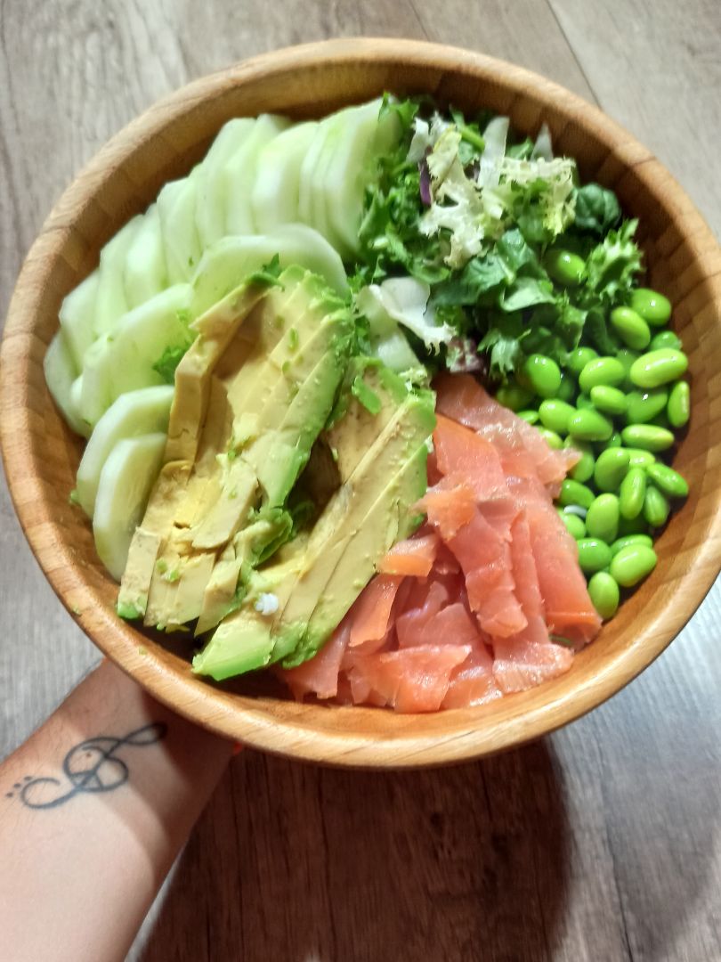 Poke Bowl de salmón y aguacate