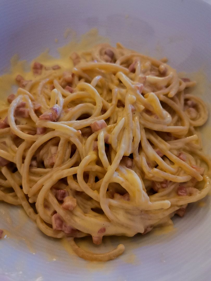 Espaguetis integrales con salsa de queso crema😋 Espaguetis integrales con salsa de queso crema😋