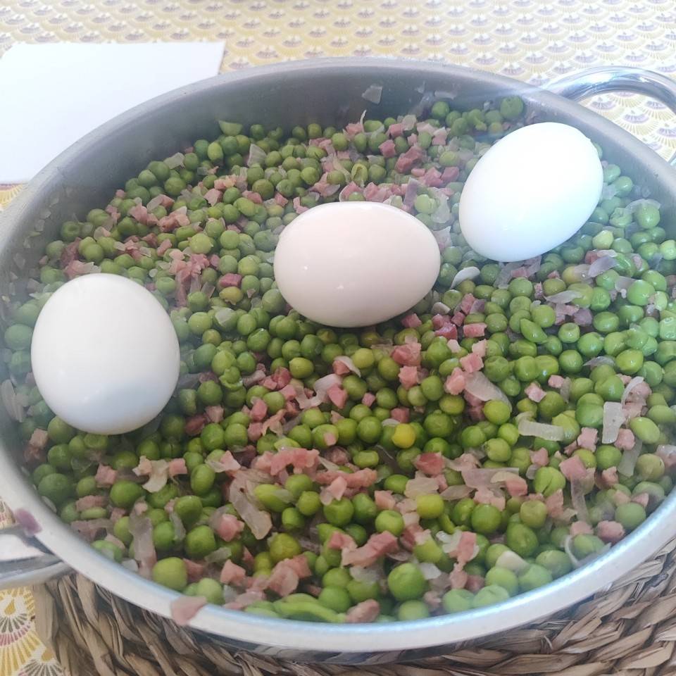 Guisantes con jamón y huevo Guisantes con jamón y huevo