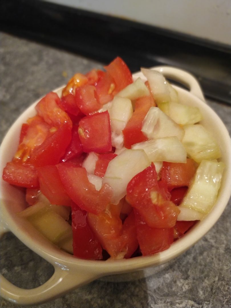 Ensalada de tomate y pepino Ensalada de tomate y pepino