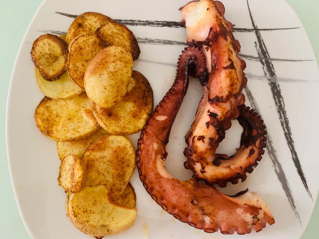 Pulpo con patatas al horno 🐙  🥔 