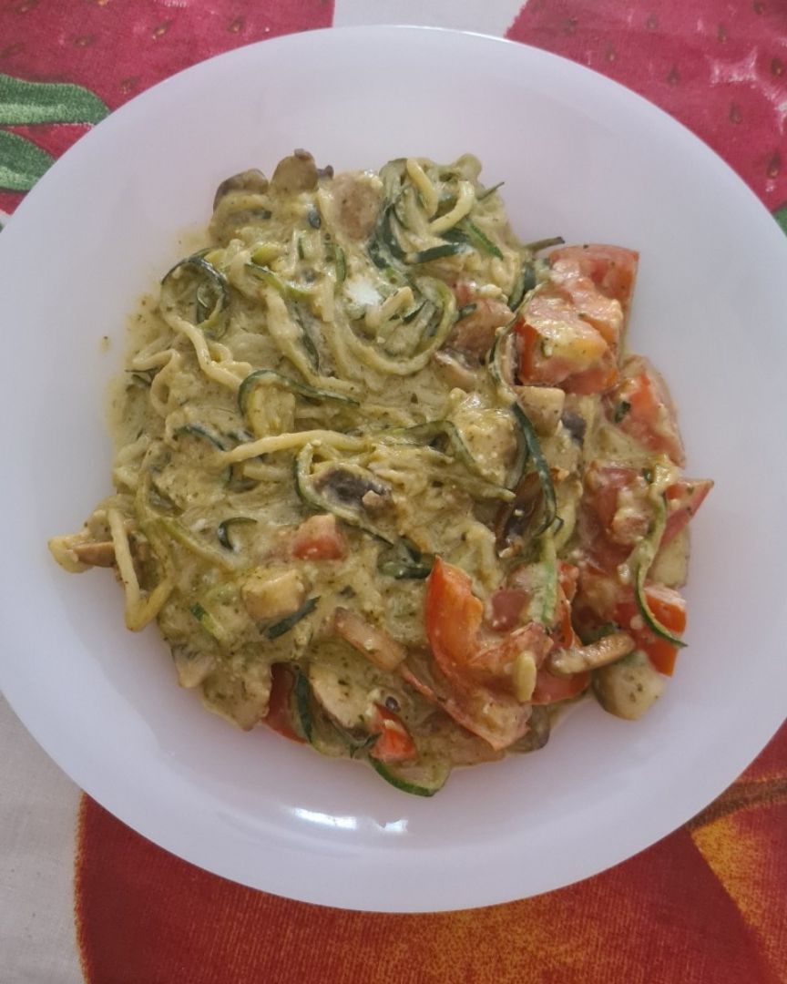 Spaguettis de calabacín con pesto Spaguettis de calabacín con pesto