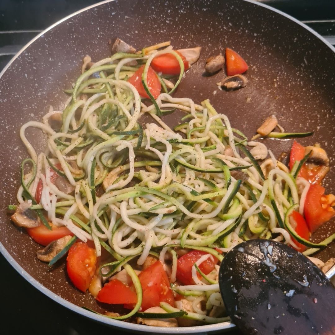 Spaguettis de calabacín con pestoStep 0