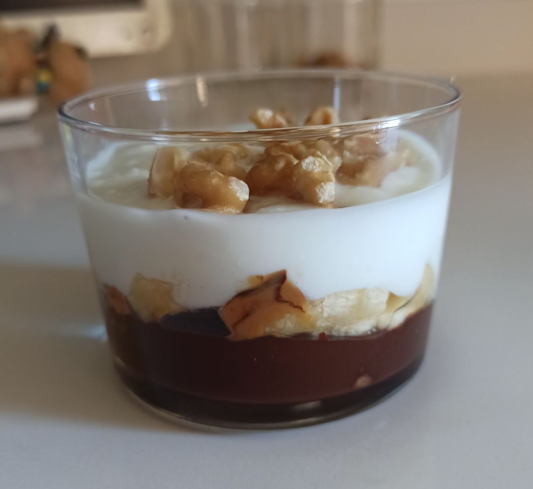Vasito de chocolate y sabores con yogur Vasito de chocolate y sabores con yogur