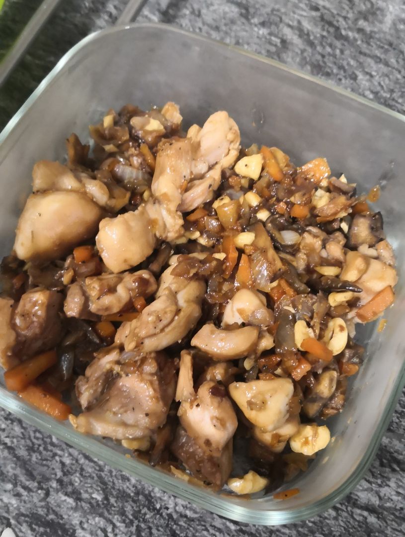 Pollo con verduras y anacardos Pollo con verduras y anacardos