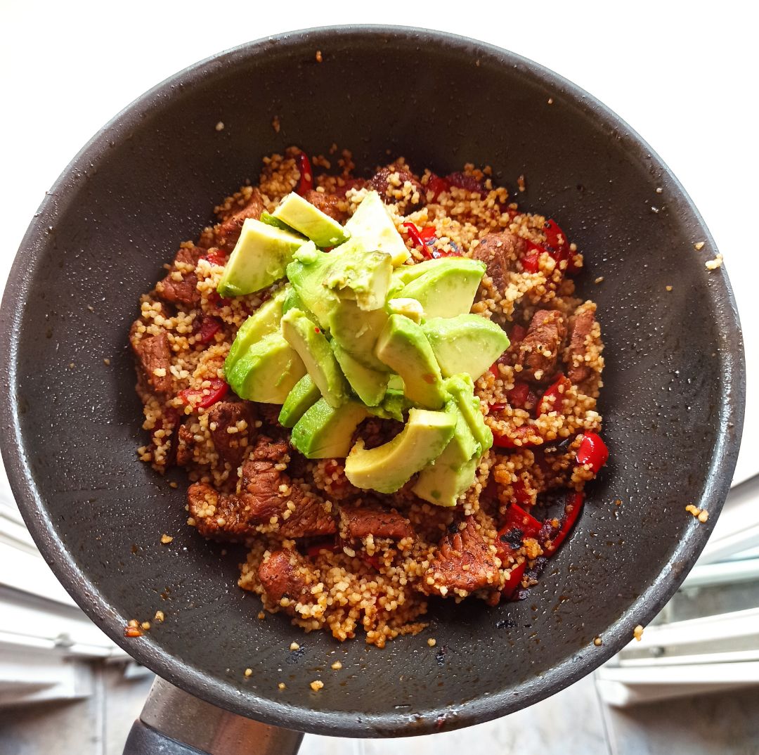 Cuscus con pavo y aguacate Cuscus con pavo y aguacate
