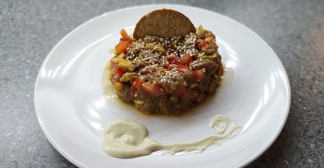 Tartar de atún del Mar del Norte con mayonesa al wasabi