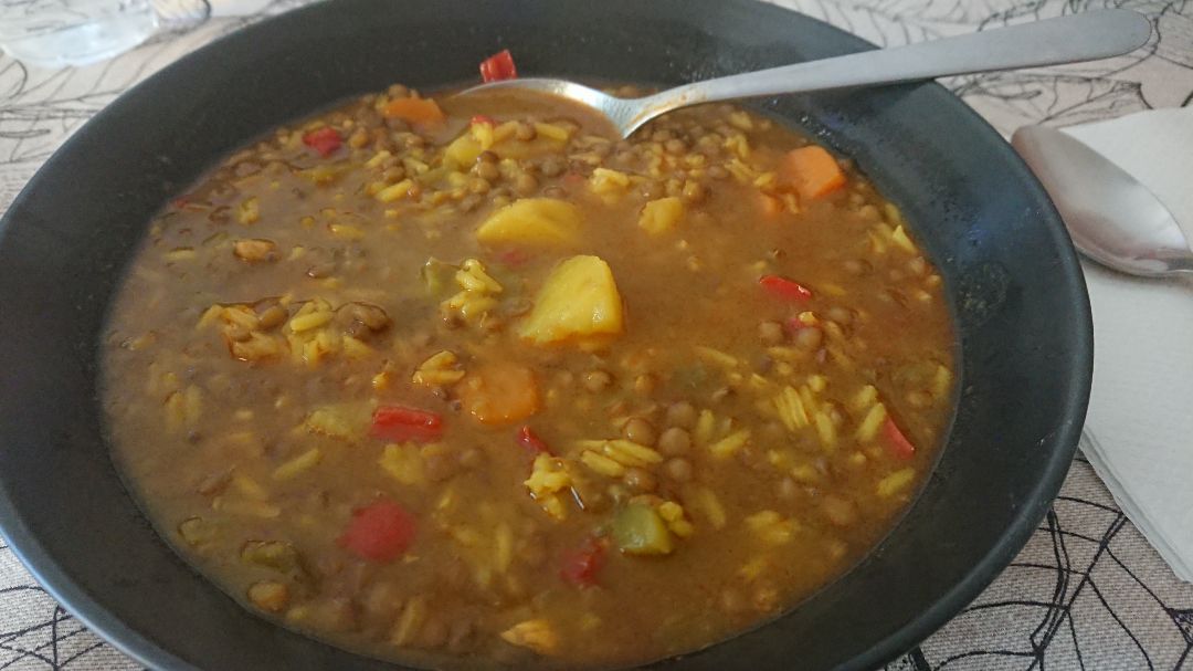 Lentejas con verduras, pollo y arroz Lentejas con verduras, pollo y arroz