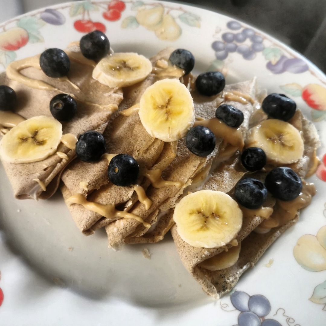 Crepes con frutita Crepes con frutita