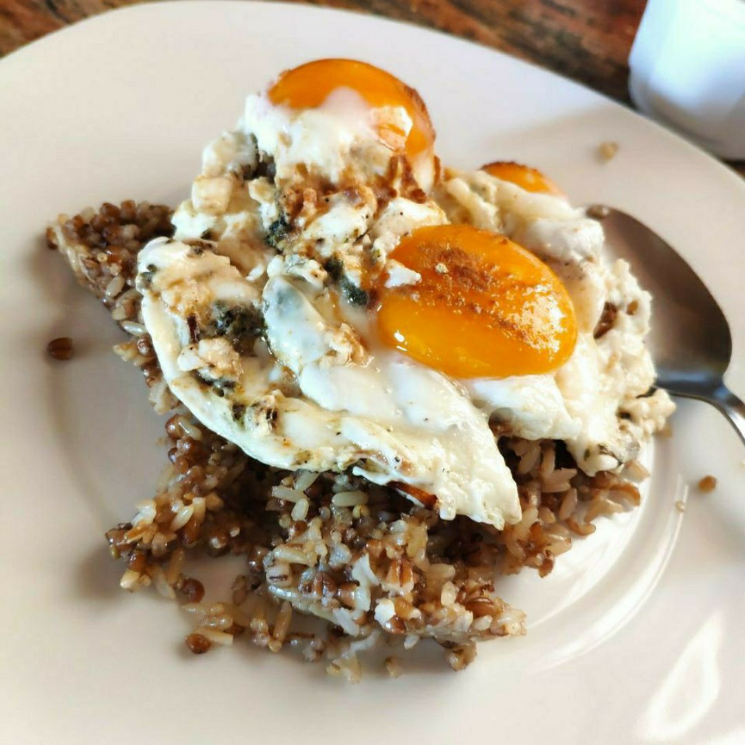 Quinoa con huevos fritos Quinoa con huevos fritos