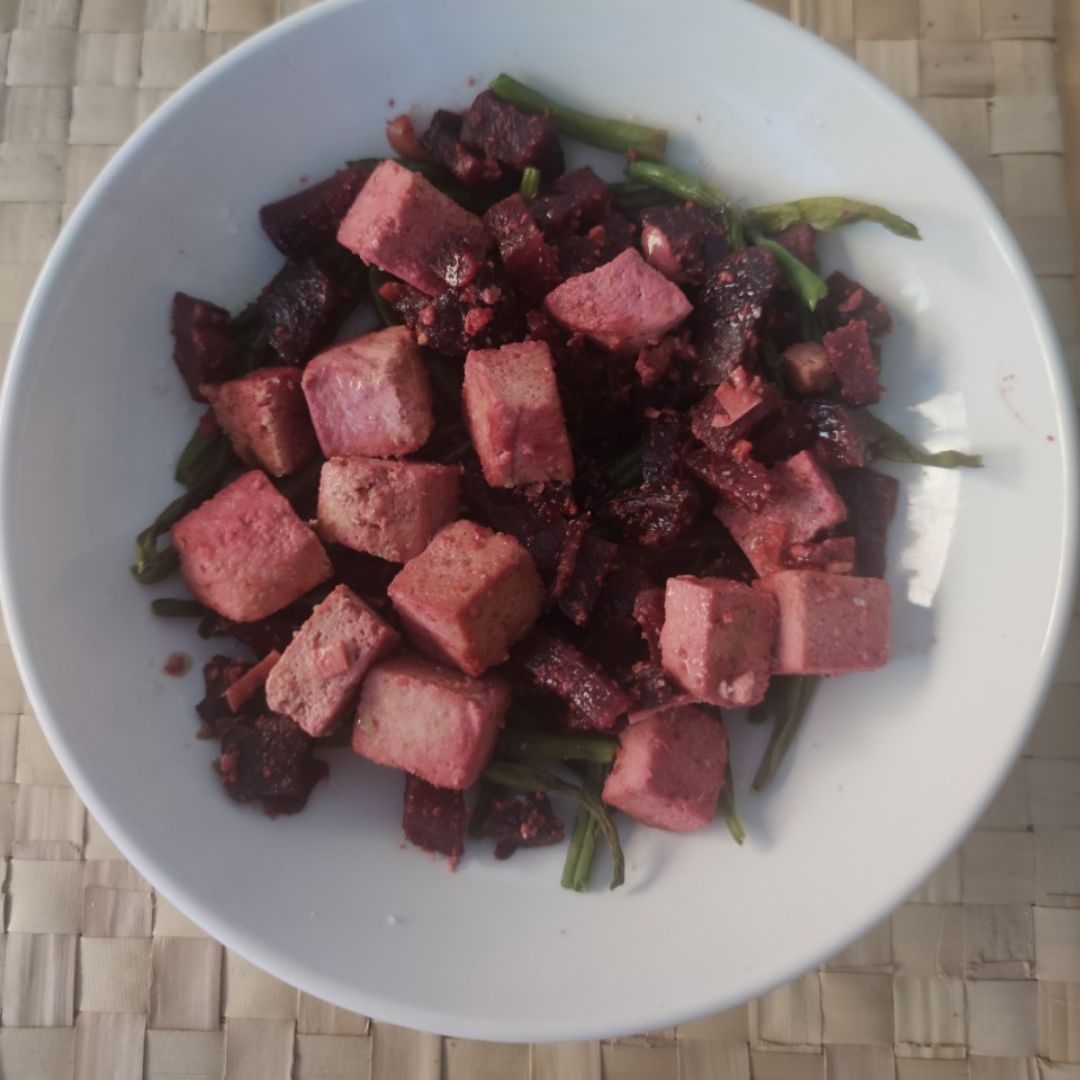 Tofu avinagrado con sabor remolacha Tofu avinagrado con sabor remolacha