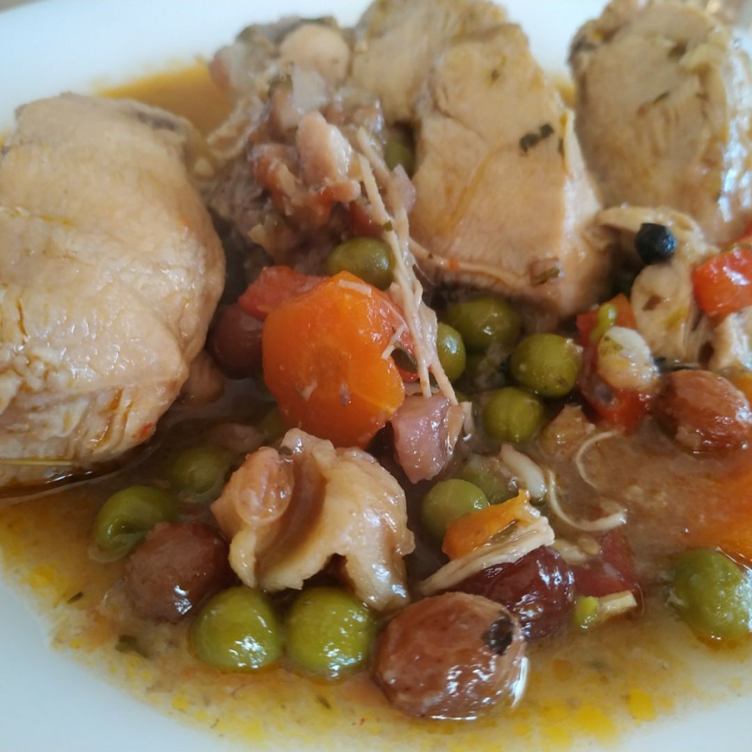 Pollo en salsa de castañas y pasas Pollo en salsa de castañas y pasas