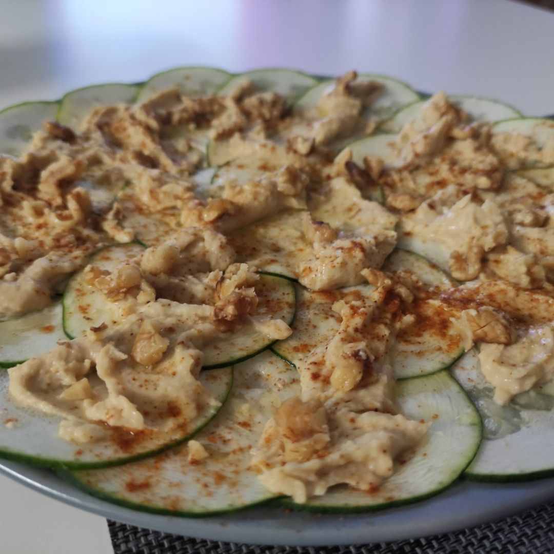 Carpaccio de calabacín con hummus