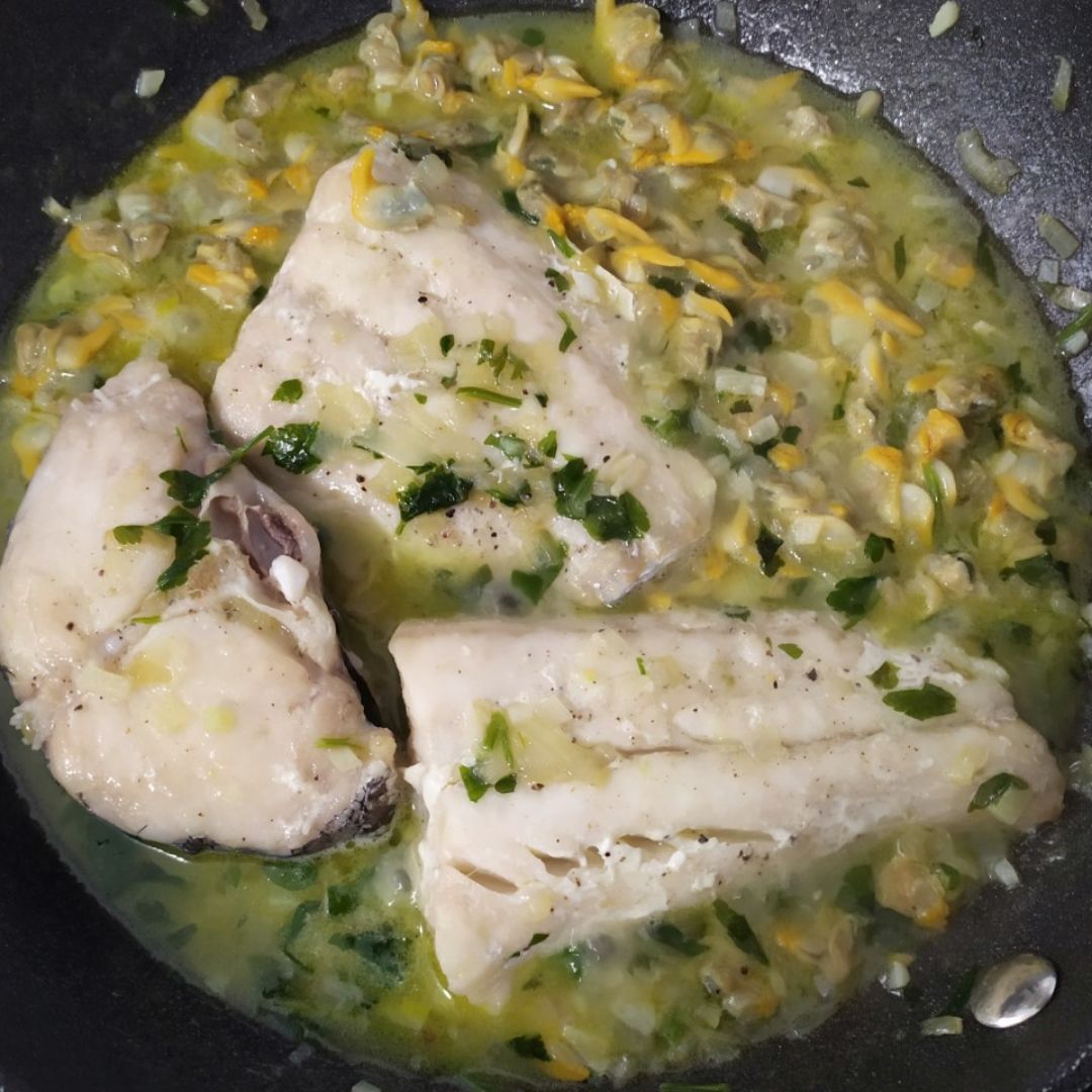 Merluza en salsa de berberechos Merluza en salsa de berberechos