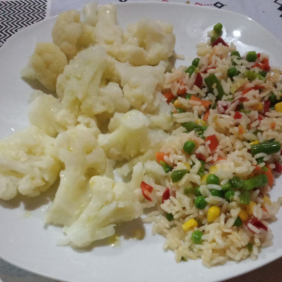 Coliflor hervida y arroz con verduras 😛 Coliflor hervida y arroz con verduras 😛