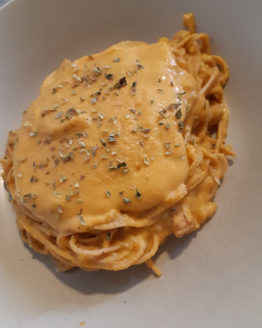 Pasta con salsa de calabaza y queso azul