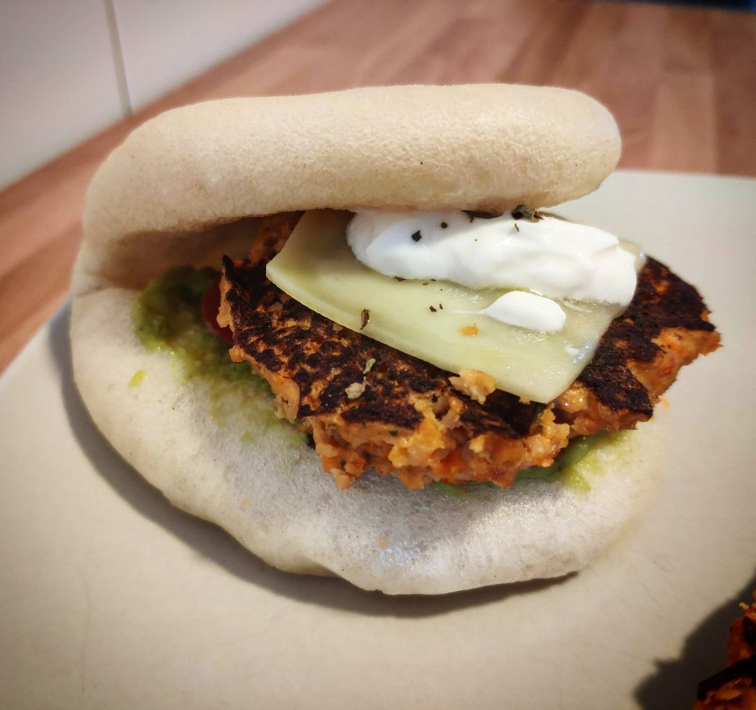 HAMBURGUESA DE SOJA EN PAN BAO HAMBURGUESA DE SOJA EN PAN BAO