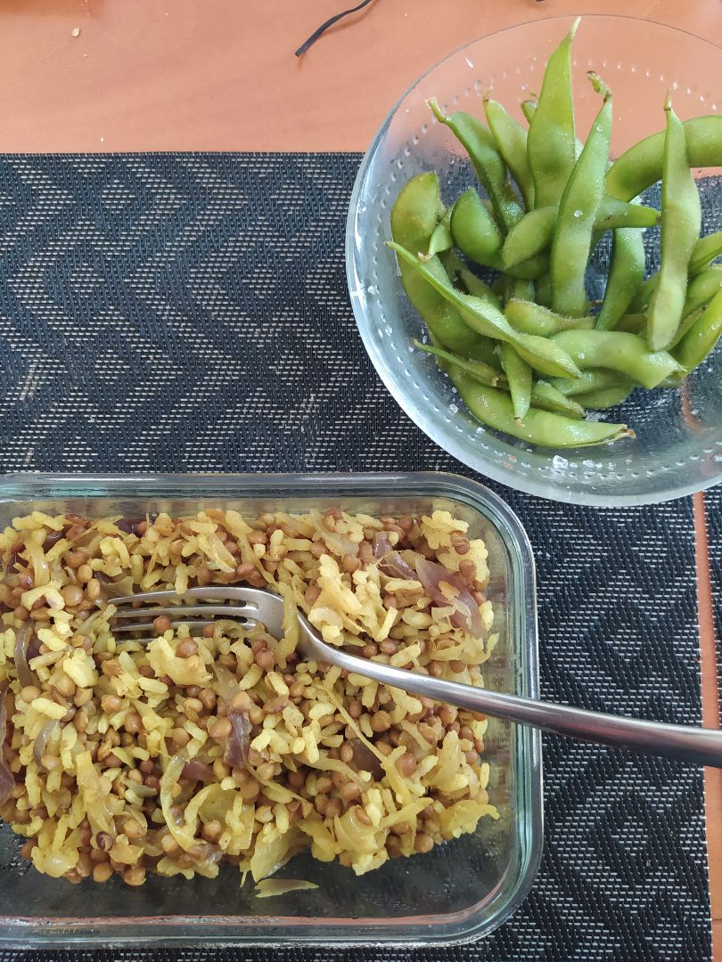 Arroz con cebolla y lentejas + edamame Arroz con cebolla y lentejas + edamame