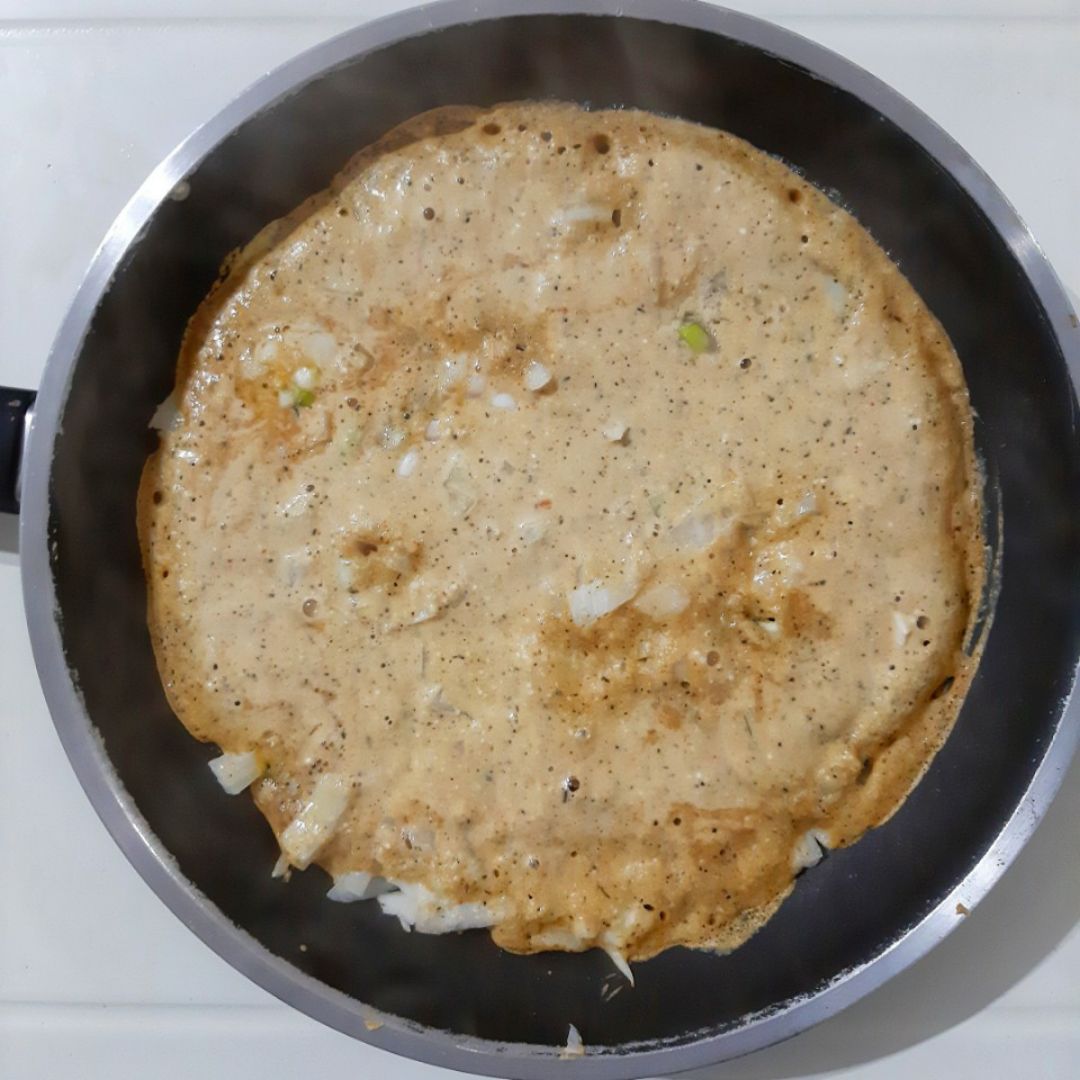 Pizza invertida en sartén 🍕🍳 Paso 3