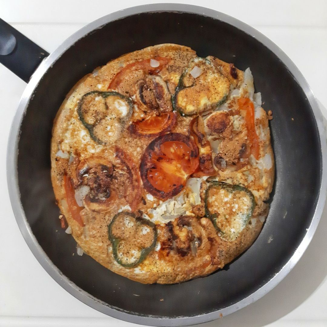 Pizza invertida en sartén 🍕🍳 Paso 4