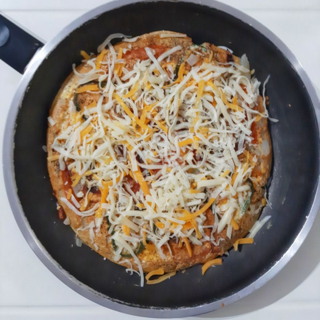 Pizza invertida en sartén 🍕🍳 Paso 5