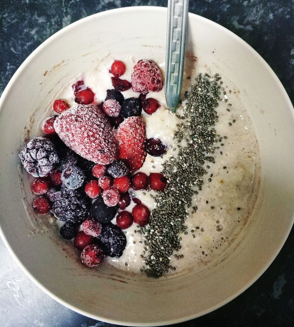 Porridge de avena con frutos rojos