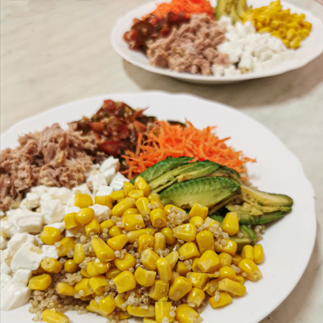 ENSALADA DE QUINOA🍎🥑🥕🌽 ENSALADA DE QUINOA🍎🥑🥕🌽