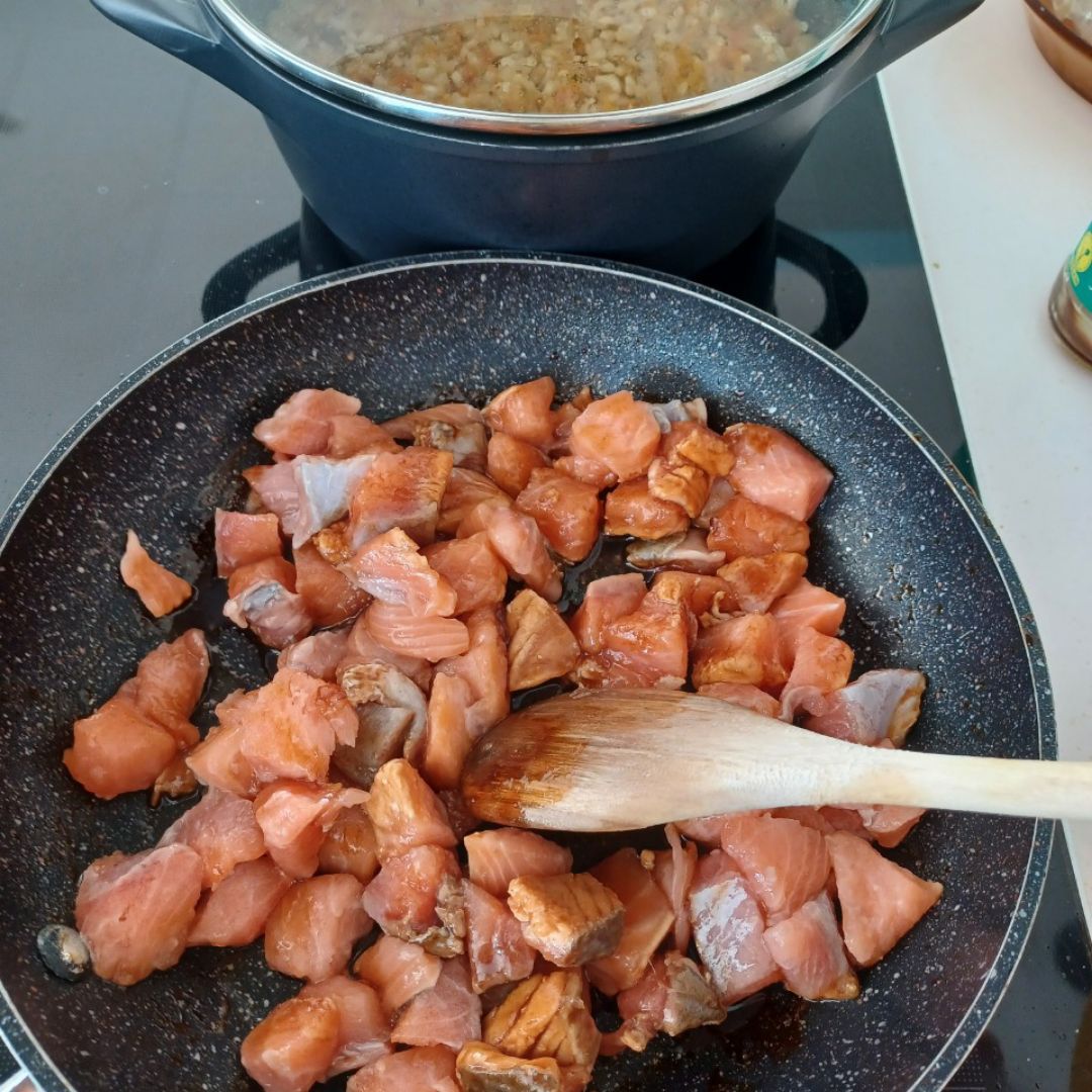 Arroz con salmón terayakiStep 0