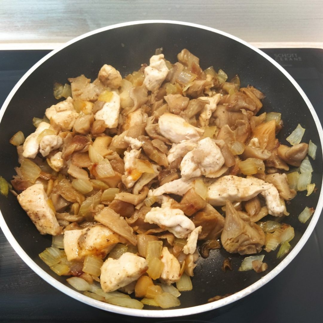 Pasta con setas y pollo Paso 4 Pasta con setas y pollo Paso 4