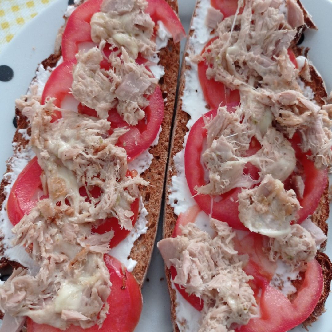 Tostas de atún y queso Tostas de atún y queso
