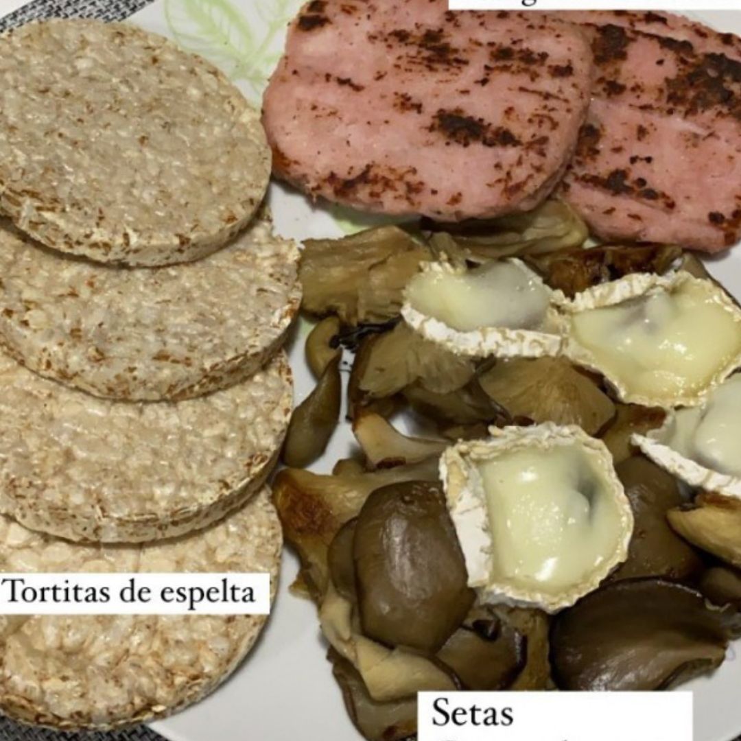 Hamburguesas con tortitas y setas Hamburguesas con tortitas y setas